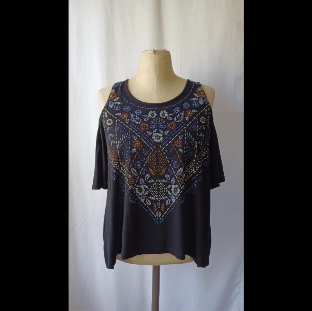 MUDD black aztec cold shoulder blouse
